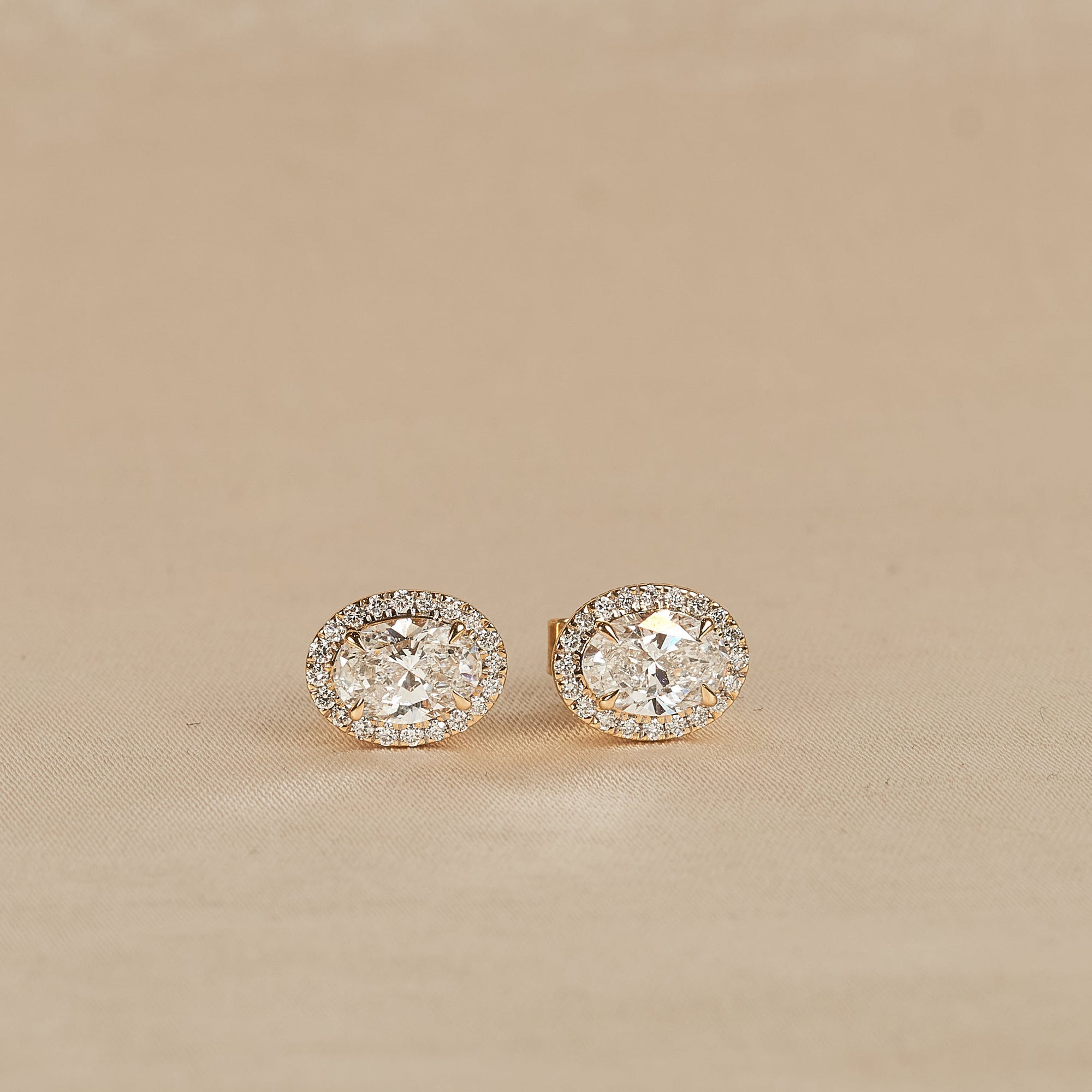 Bibi - In Stock - Oval Halo Lab Grown Diamond Stud Earrings - 18K Yellow Gold - 1,28 ct