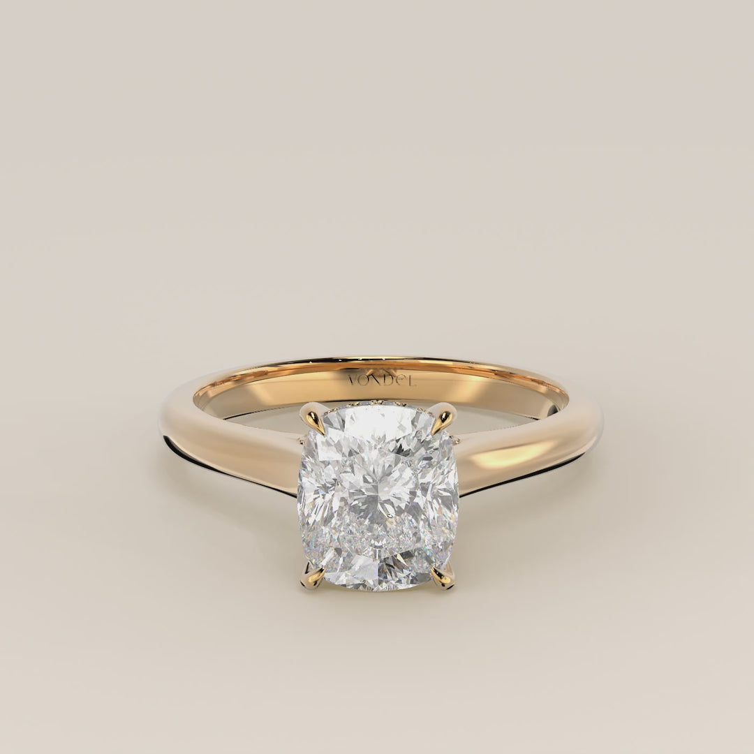 Verlovingsring elongated cushion lab grown diamant met cathedral setting, hidden halo en diamond bridge, geelgoud