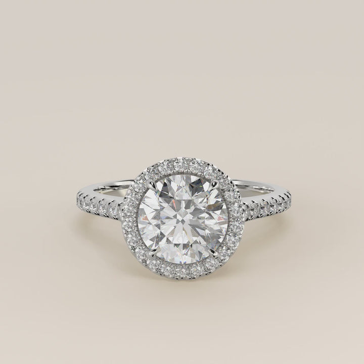 Verlovingsring rond lab grown diamant met halo en pave band, witgoud