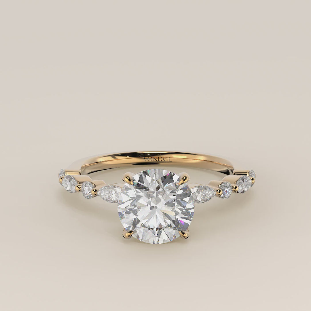 Verlovingsring rond lab grown diamant met marquise- en ronde diamantband, geelgoud
