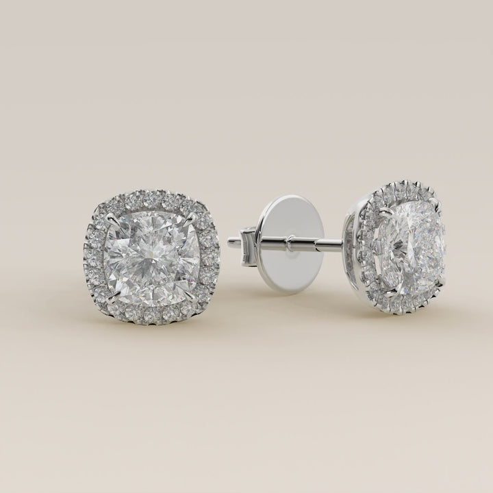 Stud oorbellen halo cushion lab grown diamant, witgoud