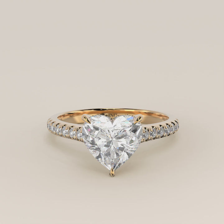 Verlovingsring hart lab grown diamant met pave band, hidden halo en diamond bridge, geelgoud