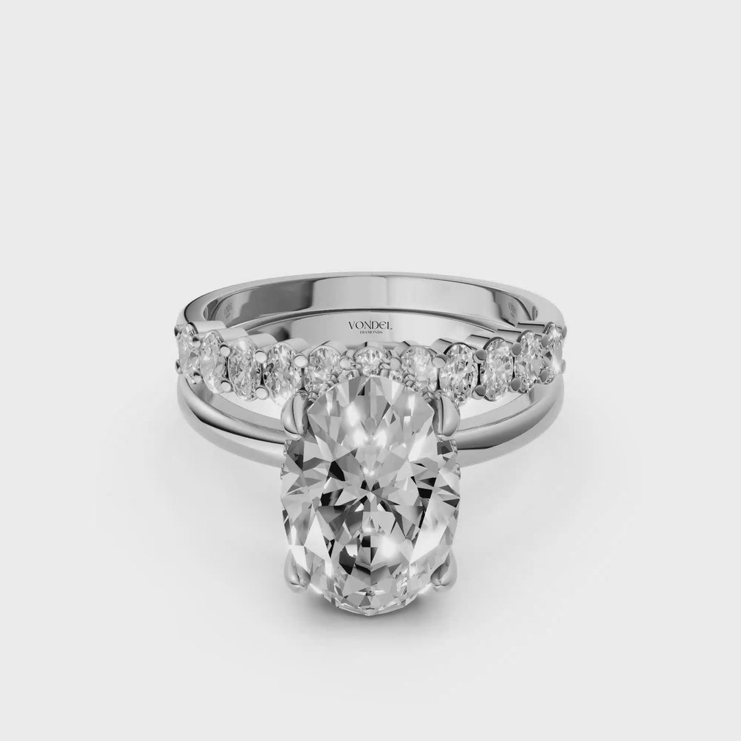Ovalen Solitair met Hidden Halo en Ovalen rijring (Set) - 18k Witgoud - 3,79 ct