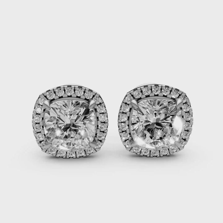 Cushion Halo Stud Oorbellen - 18K Witgoud - 1,05 ct
