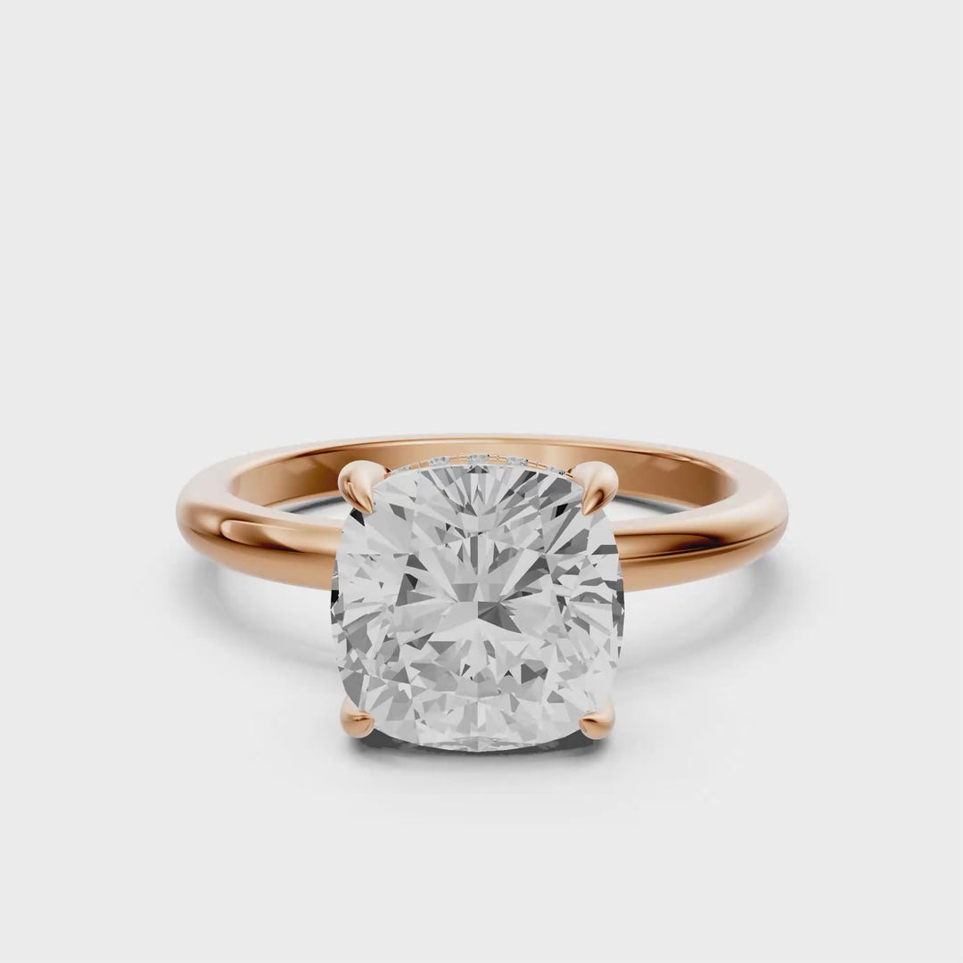 Kelly- Solitaire Cushion Ring met Hidden Halo