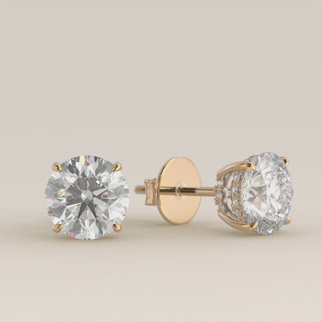 Round lab grown diamanten stud oorbellen met dubbele hidden halo en basket setting, geelgoud