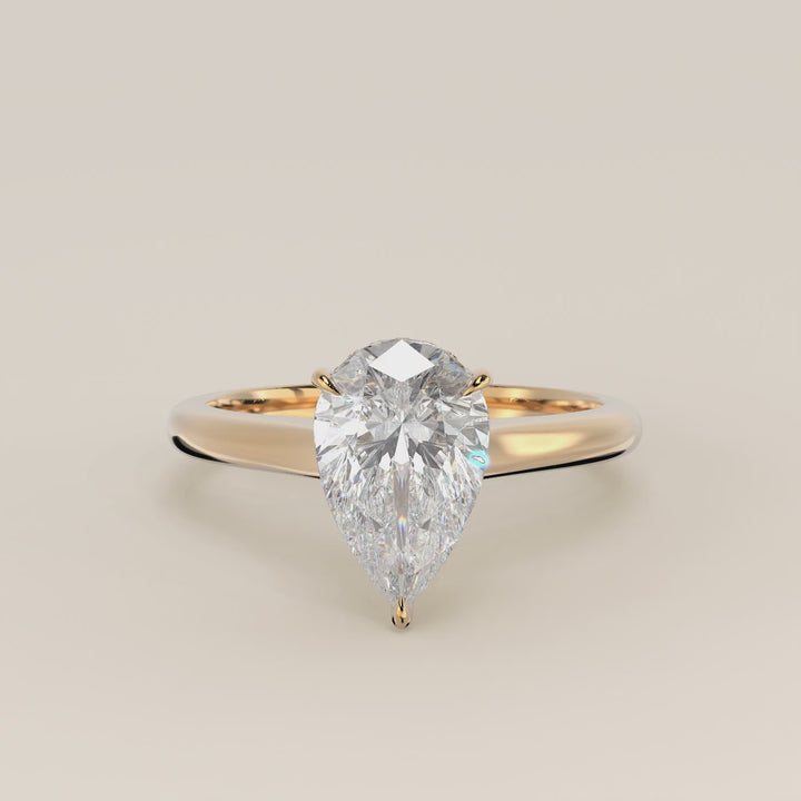 Verlovingsring peer lab grown diamant met cathedral setting en hidden halo, geelgoud
