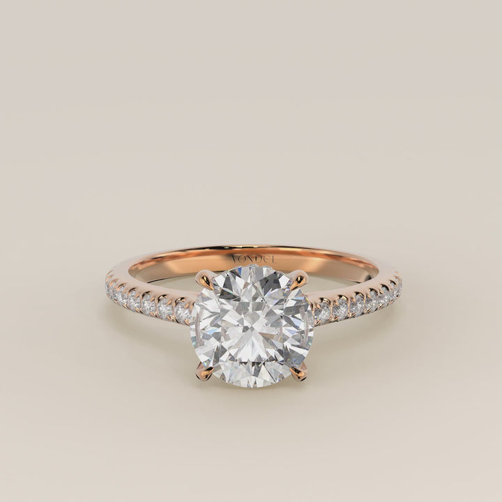 Verlovingsring rond lab grown diamant met cathedral zetting, pave band en hidden halo, rosegoud