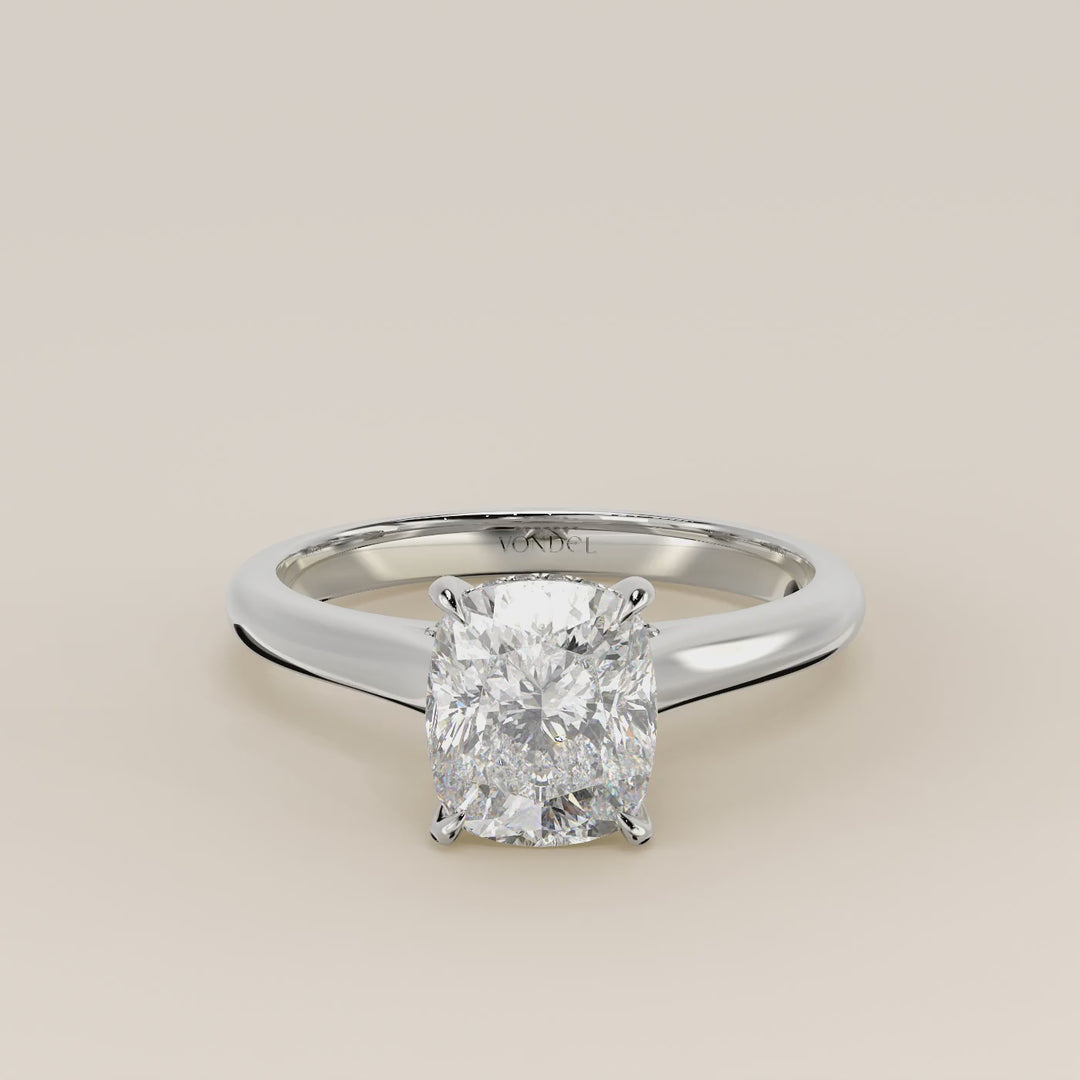 Verlovingsring elongated cushion lab grown diamant met cathedral setting, hidden halo en diamond bridge, witgoud