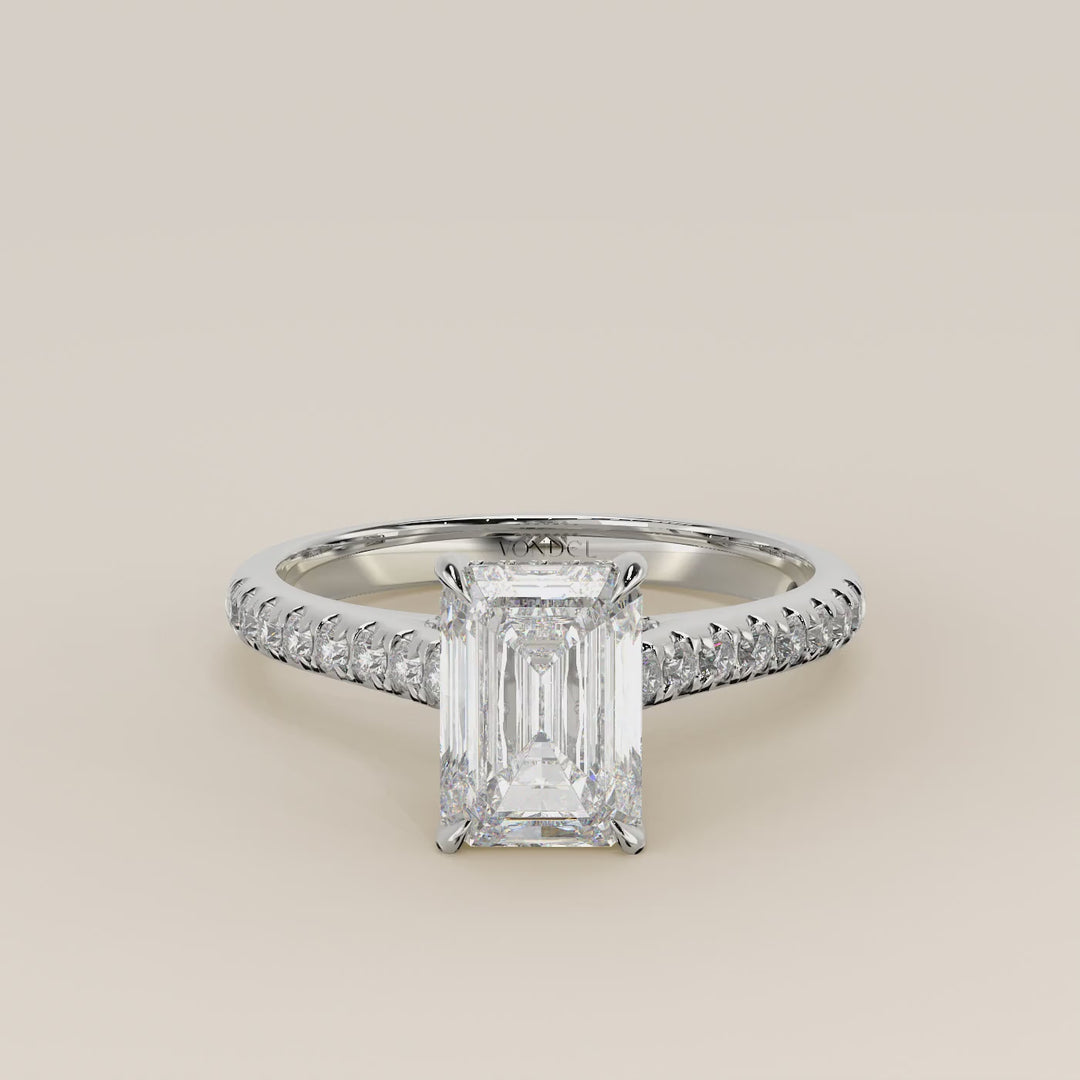 Verlovingsring emerald lab grown diamant met pave band, hidden halo en diamond bridge, witgoud