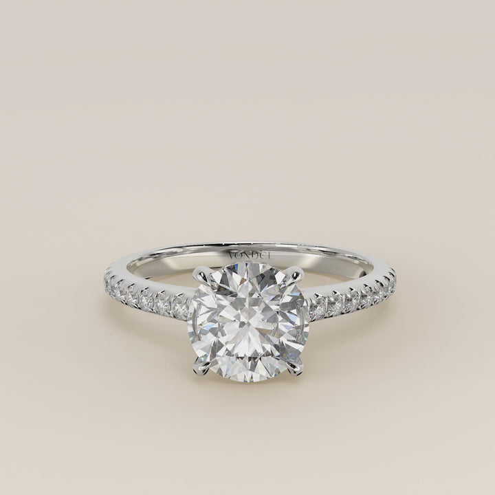 Verlovingsring rond lab grown diamant met cathedral zetting, pave band en hidden halo, witgoud