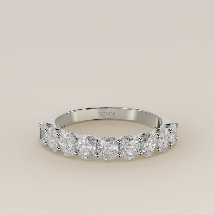 Ovaal half eternity lab grown diamant ring met u-zetting, witgoud