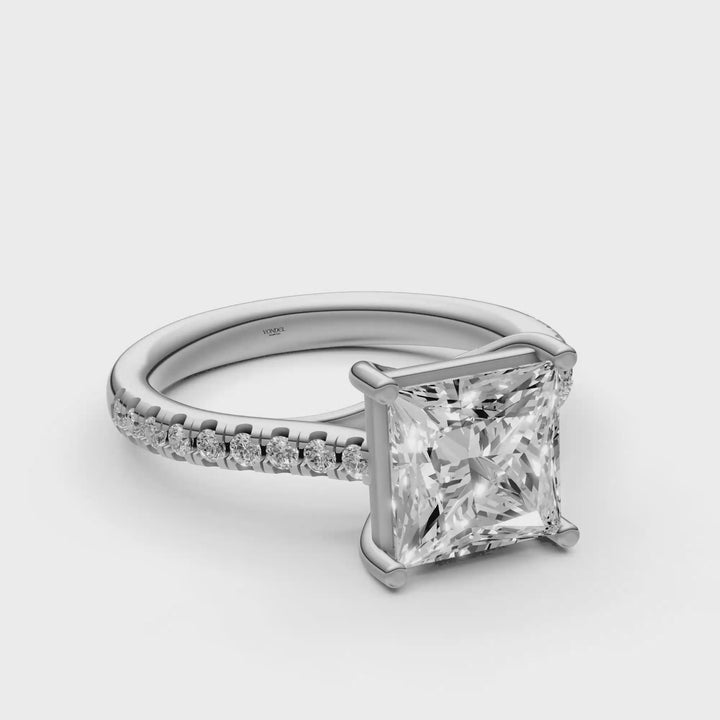 Princess Solitair Crossover Ring met Pave Band