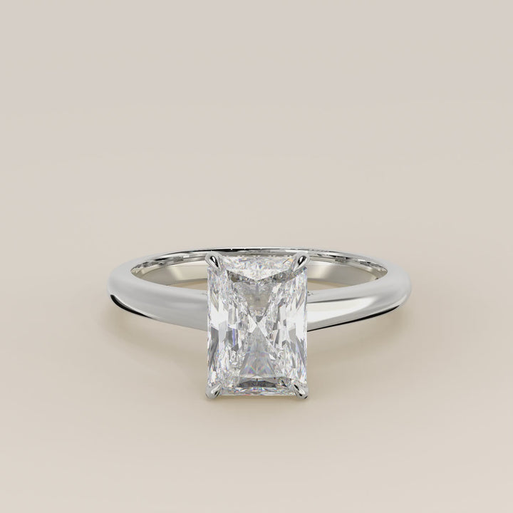 Verlovingsring radiant lab grown diamant met cathedral setting, hidden halo en diamond bridge, witgoud