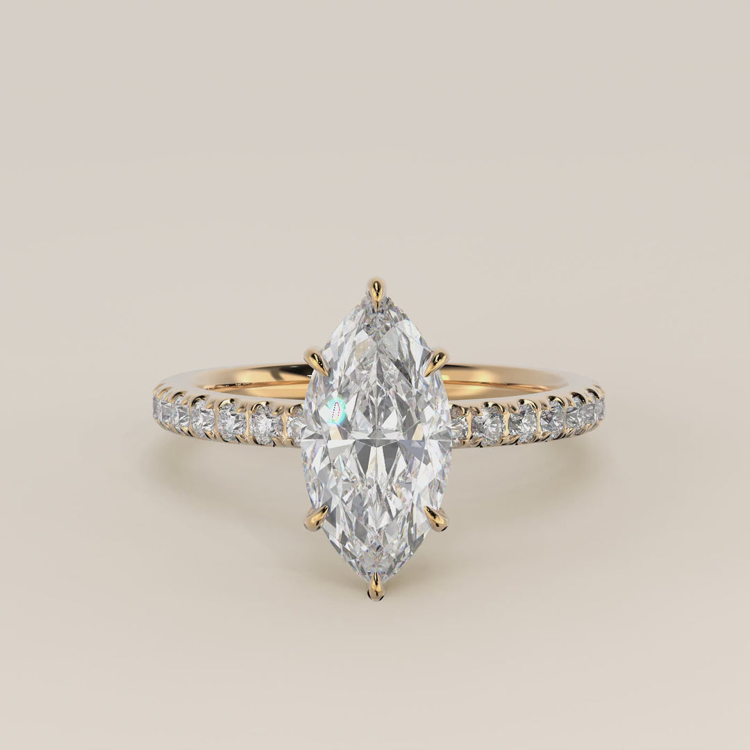 Verlovingsring marquise lab grown diamant met hidden halo en pave band, geelgoud