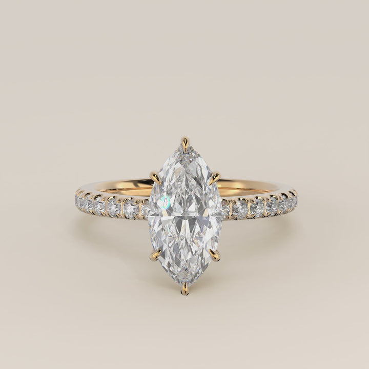 Verlovingsring marquise lab grown diamant met hidden halo en pave band, geelgoud