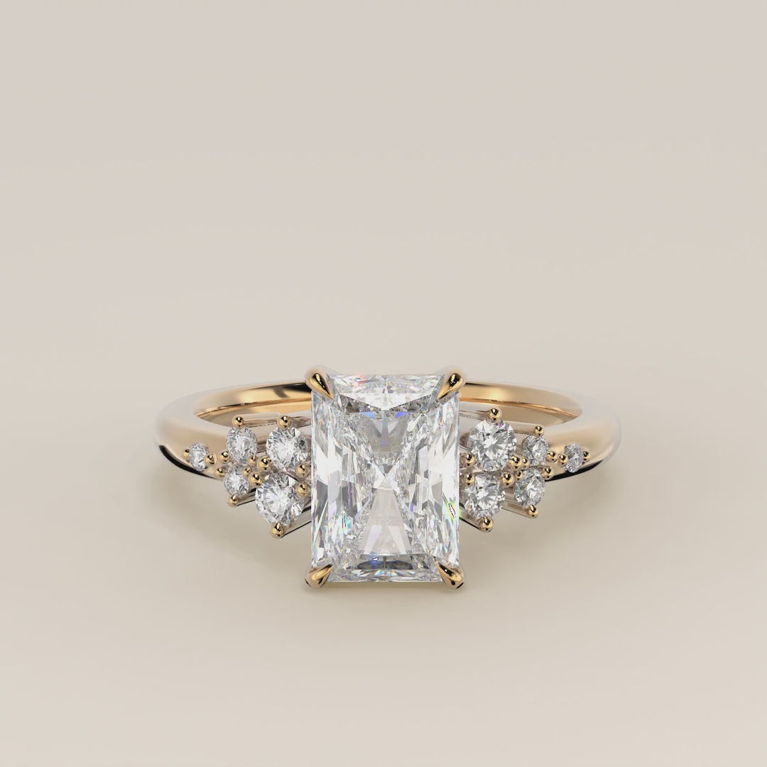 Verlovingsring radiant lab grown diamant met hidden halo en lage zetting, geelgoud