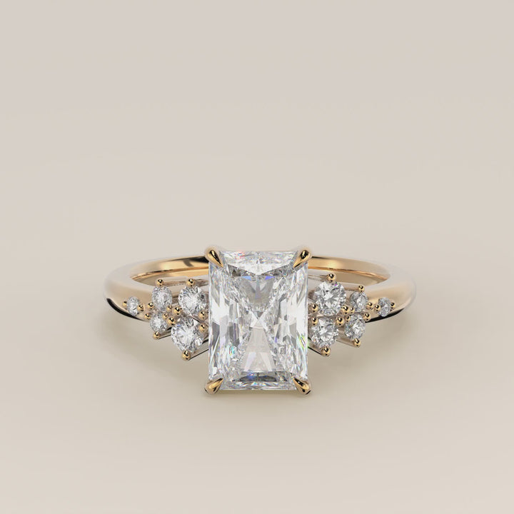Verlovingsring radiant lab grown diamant met hidden halo en lage zetting, geelgoud
