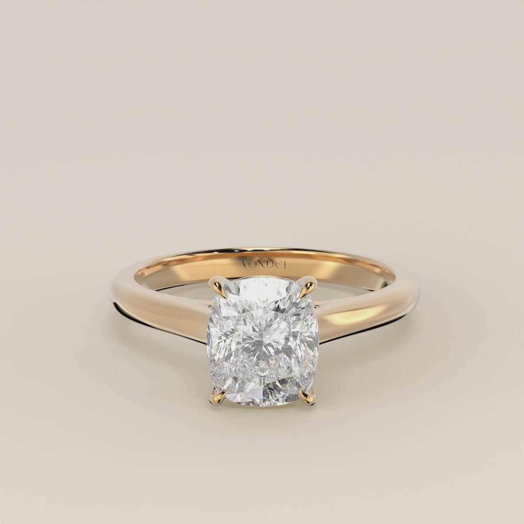 Verlovingsring elongated cushion lab grown diamant met cathedral setting, geelgoud