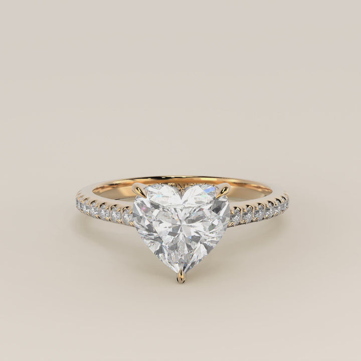 Verlovingsring hart lab grown diamant met cathedral zetting, pave band en hidden halo, geelgoud