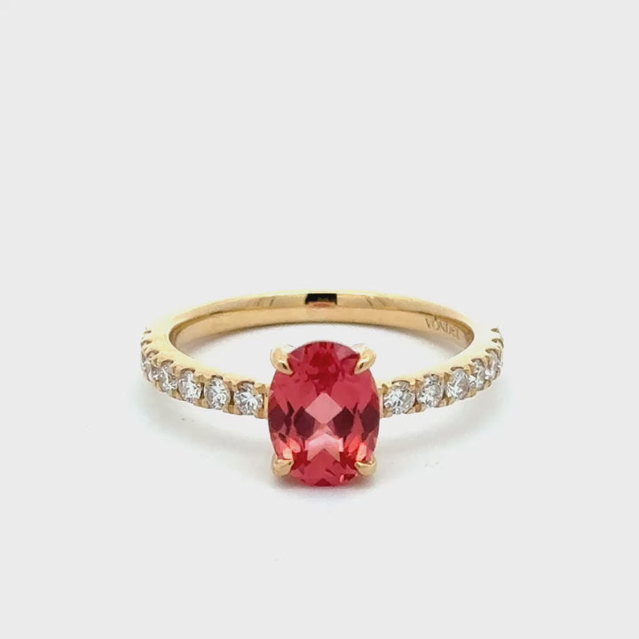 Padparadscha Sapphire 1,5 ct Oval Ring met Pave Band  - 18K Geelgoud