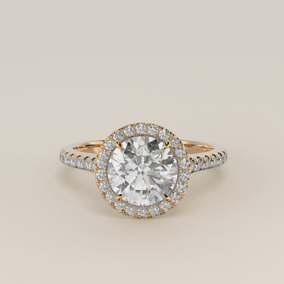 Verlovingsring rond lab grown diamant met halo en pave band, geelgoud