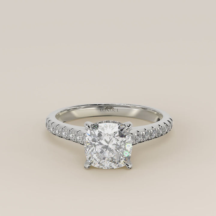 Verlovingsring cushion lab grown diamant met pave band, hidden halo en diamond bridge, witgoud