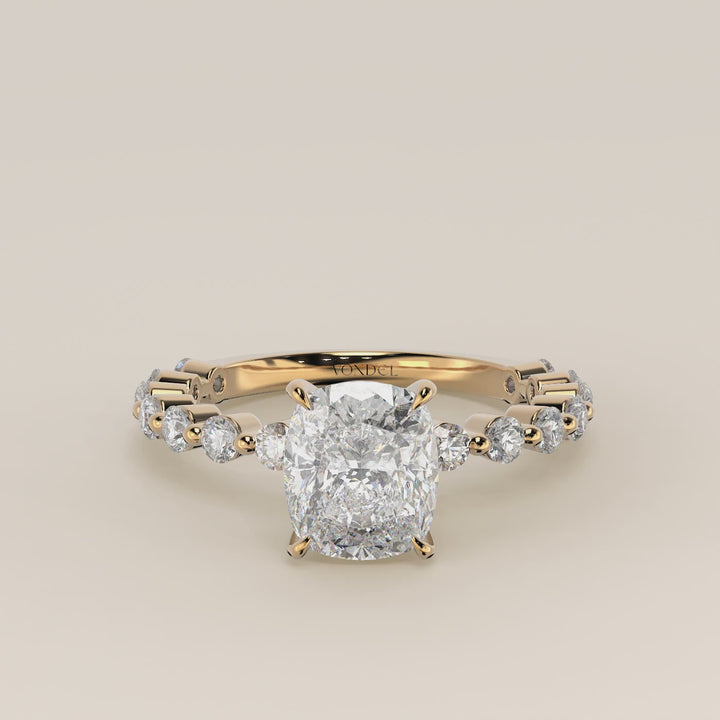 Verlovingsring elongated cushion lab grown diamant met ronde diamanten band, geelgoud