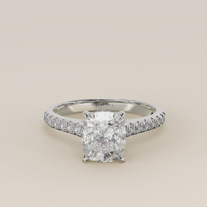 Verlovingsring elongated cushion lab grown diamant met pave band, hidden halo en diamond bridge, witgoud