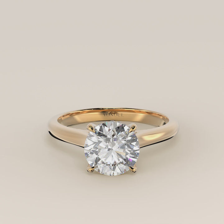 Verlovingsring rond lab grown diamant met cathedral setting, hidden halo en diamond bridge, geelgoud