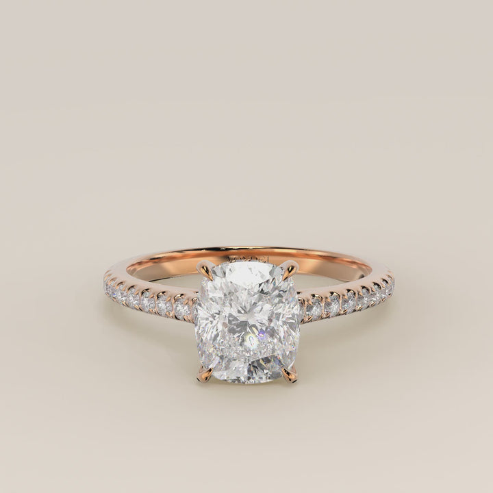 Verlovingsring elongated cushion lab grown diamant met cathedral zetting, pave band en hidden halo, rosegoud