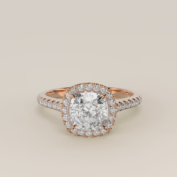 Verlovingsring cushion lab grown diamant met halo en pave band, rosegoud