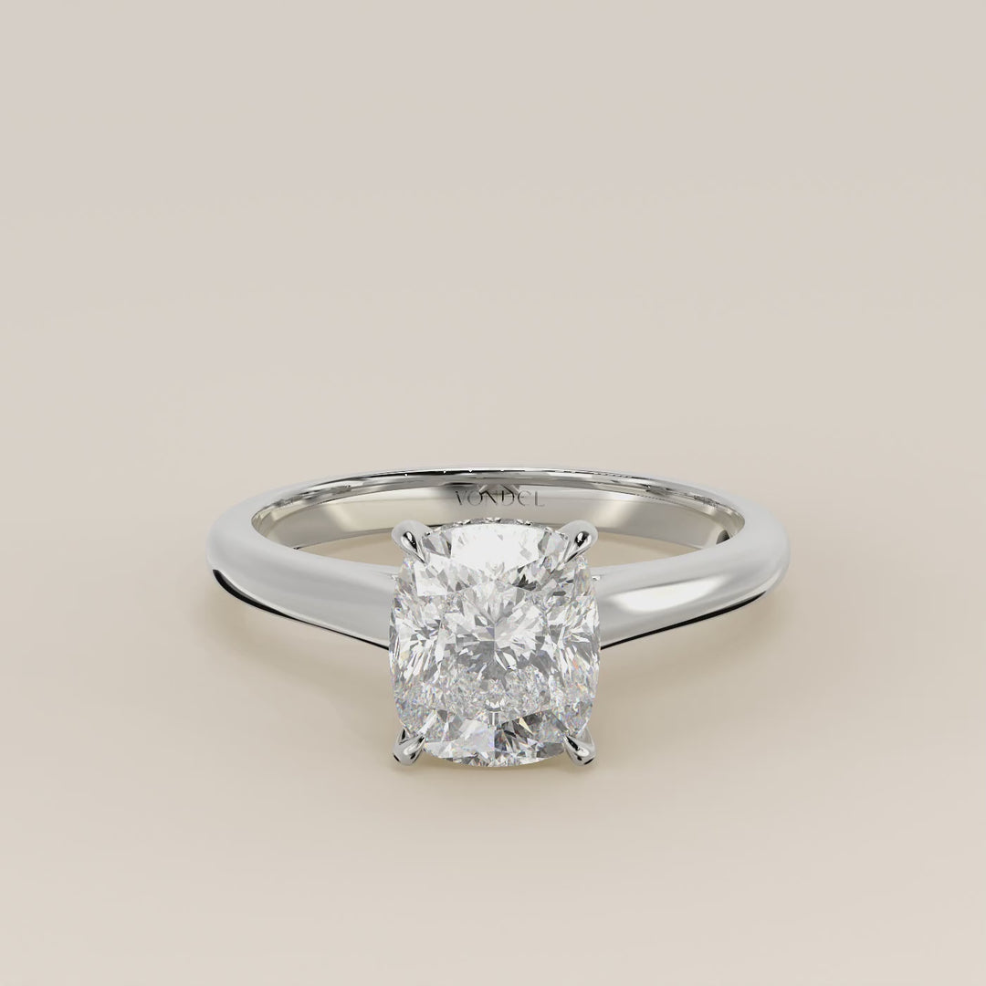 Verlovingsring elongated cushion lab grown diamant met cathedral setting en hidden halo, witgoud