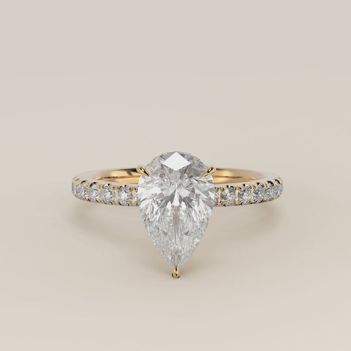 Verlovingsring peer lab grown diamant met hidden halo en pave band, geelgoud