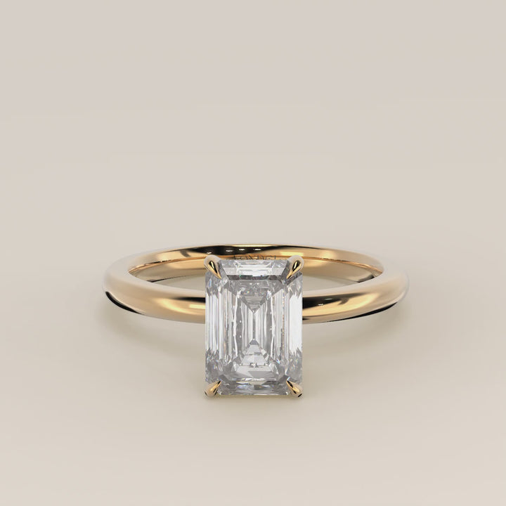 Verlovingsring emerald lab grown diamant met hidden halo, geelgoud