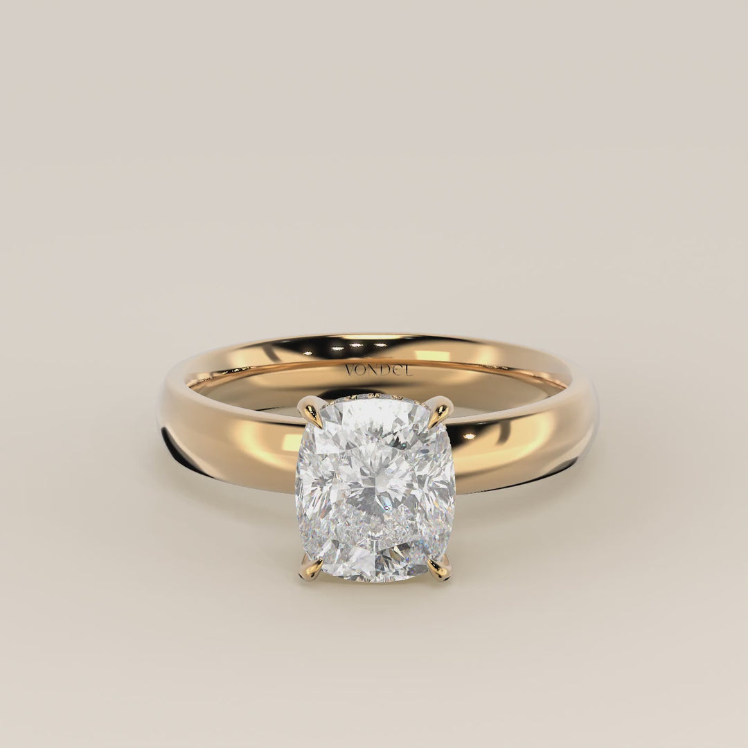 Verlovingsring elongated cushion lab grown diamant met brede band en hidden halo, geelgoud