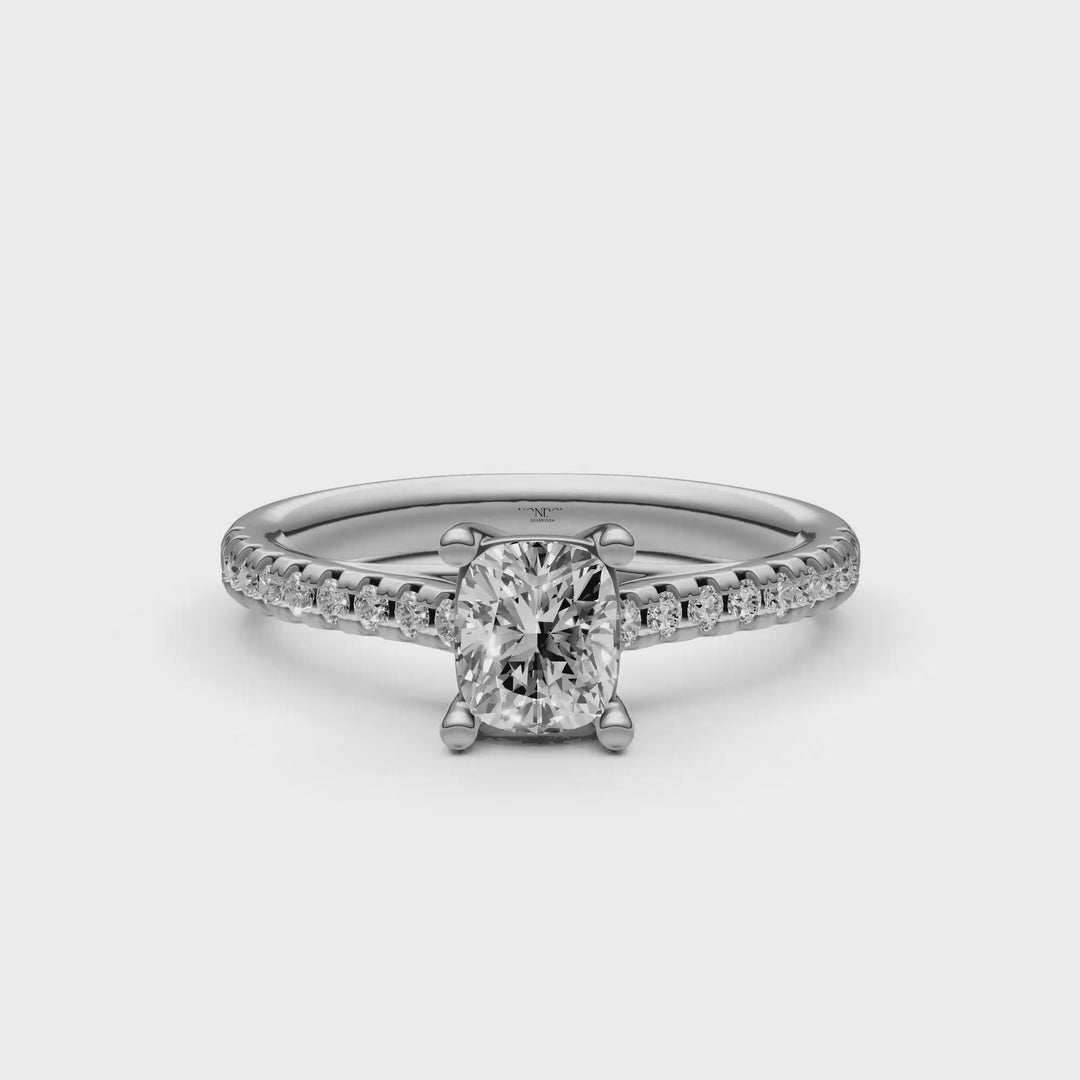 Solitair Elongated Cushion Crossover Ring met Pavé Band