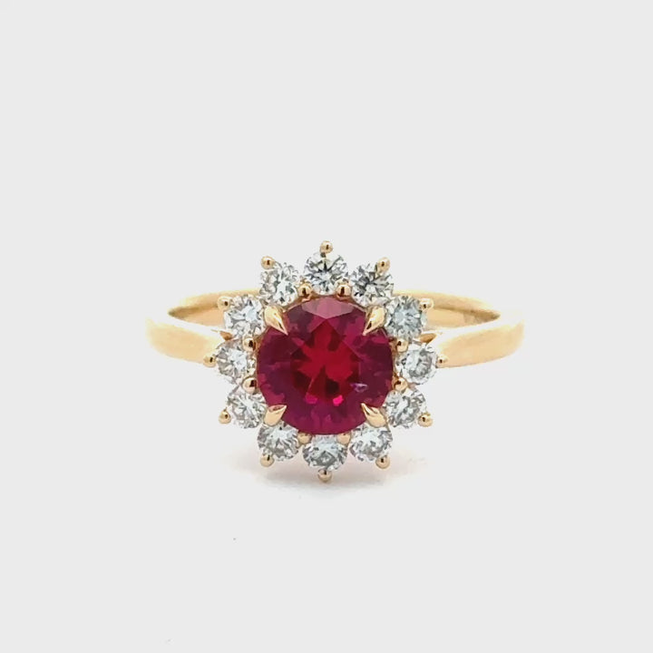 Ruby 1,5 ct Round Brilliant Halo Flower Ring met Diamant  - 18K Geelgoud