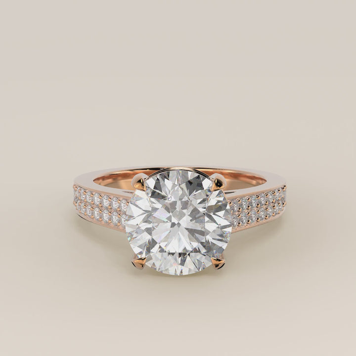 Verlovingsring rond lab grown diamant met brede pave band, cathedral setting en hidden halo, rosegoud