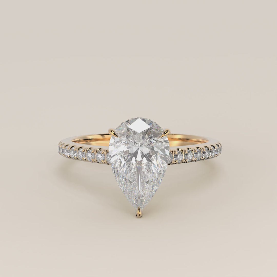 Verlovingsring peer lab grown diamant met cathedral zetting, pave band en hidden halo, geelgoud