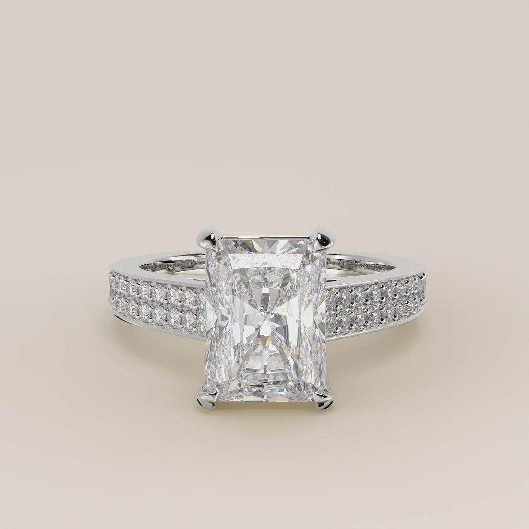Verlovingsring radiant lab grown diamant met brede pave band, cathedral setting en hidden halo, witgoud