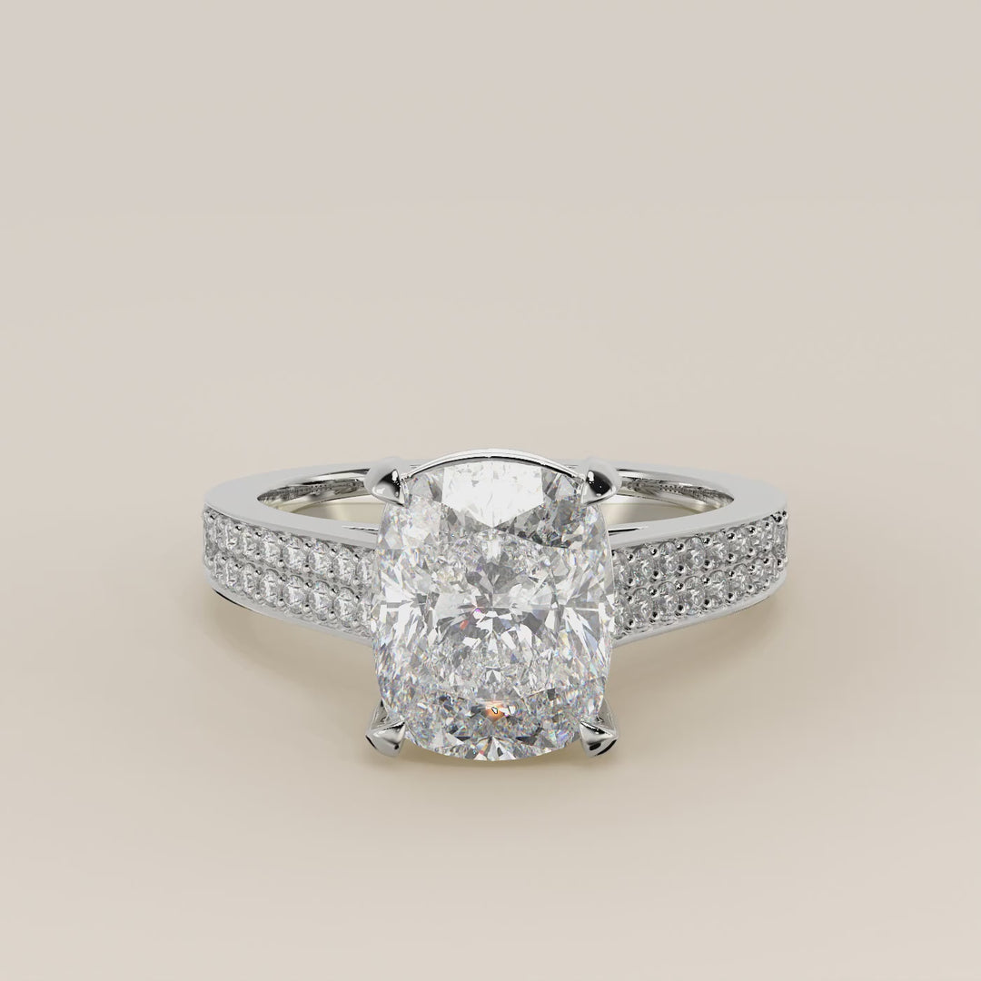 Verlovingsring elongated cushion lab grown diamant met brede pave band, cathedral setting en hidden halo, witgoud