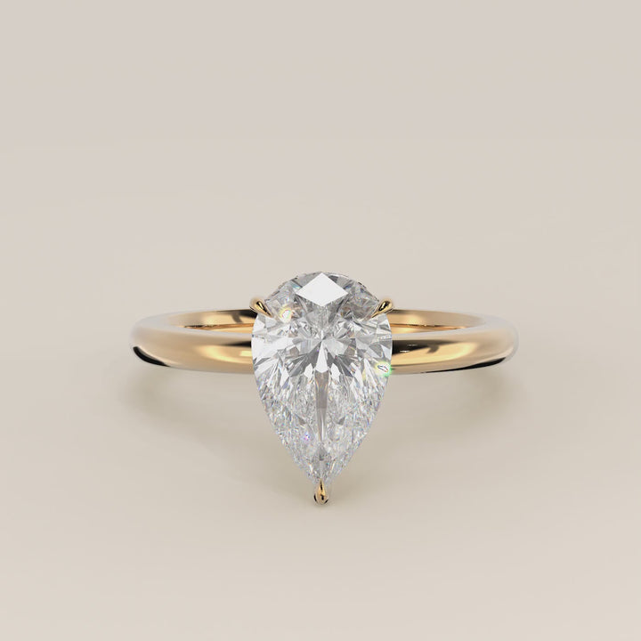Verlovingsring peer lab grown diamant met hidden halo, geelgoud
