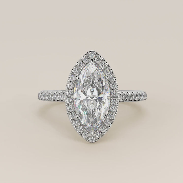 Verlovingsring marquise lab grown diamant met halo en pave band, witgoud