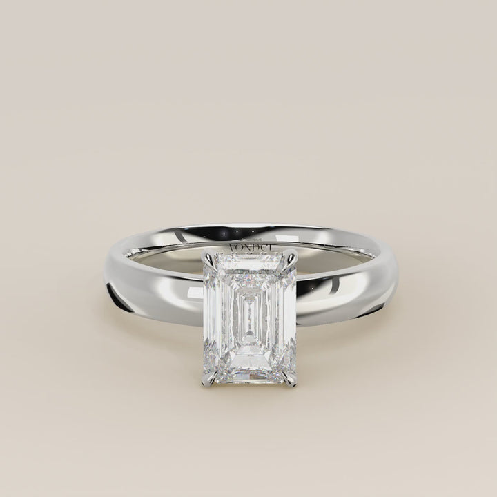Verlovingsring emerald lab grown diamant met brede band en hidden halo, witgoud