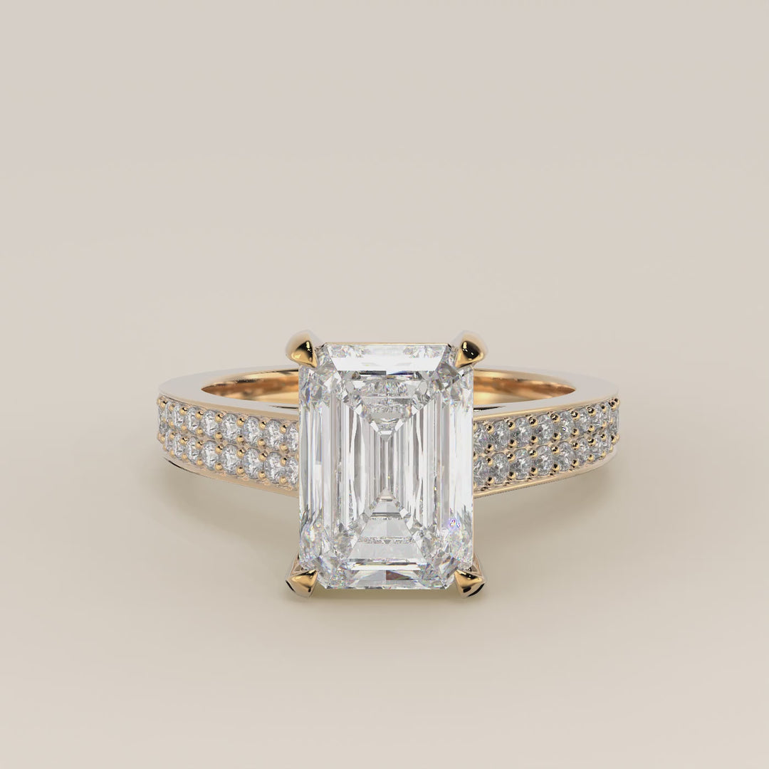 Verlovingsring emerald lab grown diamant met brede pave band, cathedral setting en hidden halo, geelgoud