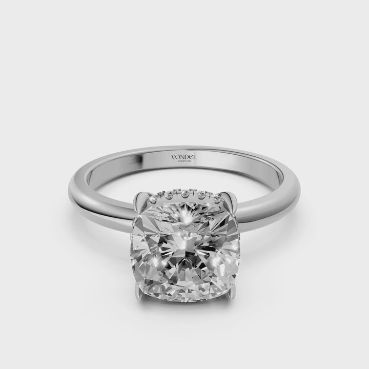 Cushion Solitair met Hidden Halo - 18K Goud - 2,32 ct