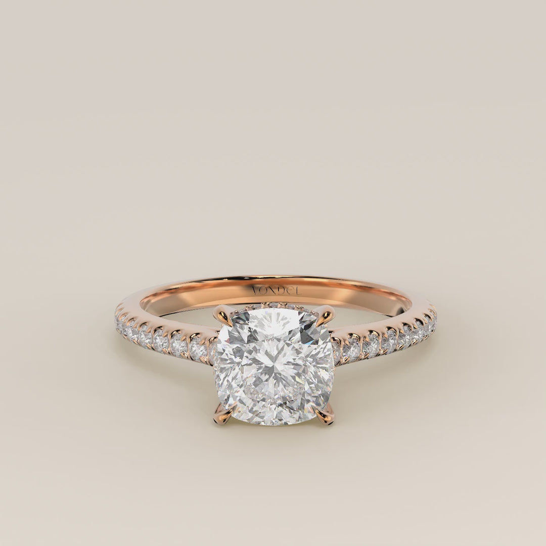 Verlovingsring cushion lab grown diamant met cathedral zetting, pave band en hidden halo, rosegoud