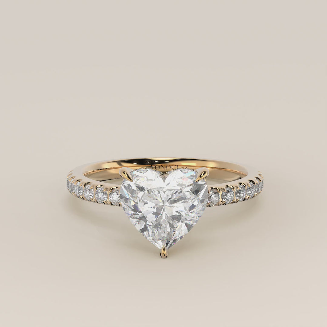 Verlovingsring hart lab grown diamant met hidden halo en pave band, geelgoud