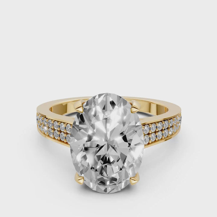 Oval Solitaire Ring met brede Pavé-band en Hidden Halo